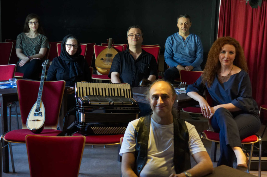 Ein Foto des Ensembles der Griechischen Theaterbühne Nefeli